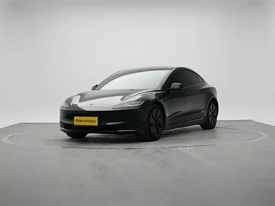 Tesla Model 3 — фото 1