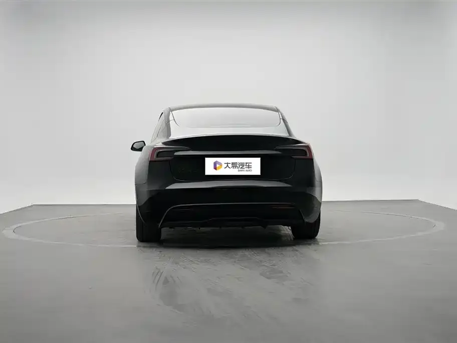 Tesla Model 3 — фото 3
