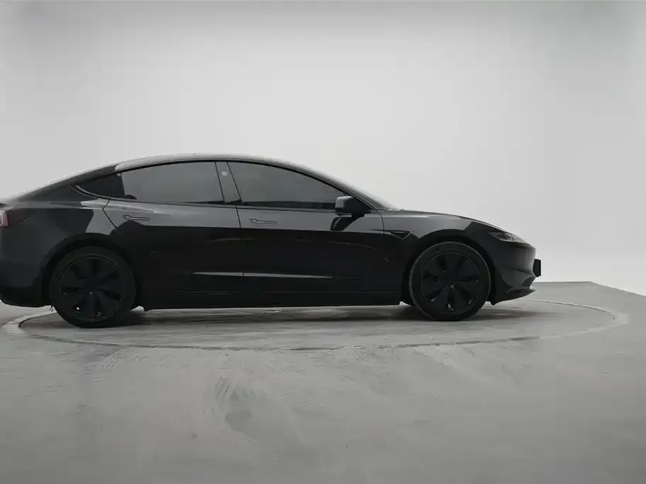 Tesla Model 3 — фото 4