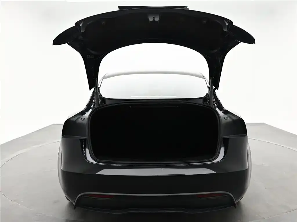 Tesla Model 3 — фото 9