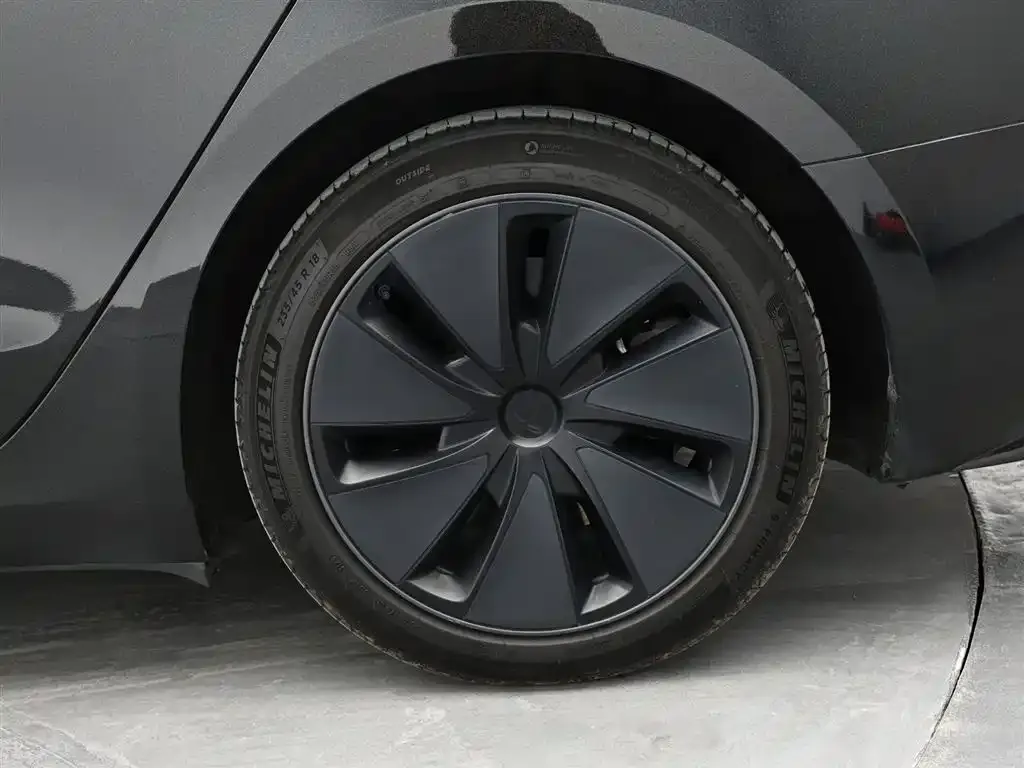 Tesla Model 3 — фото 7