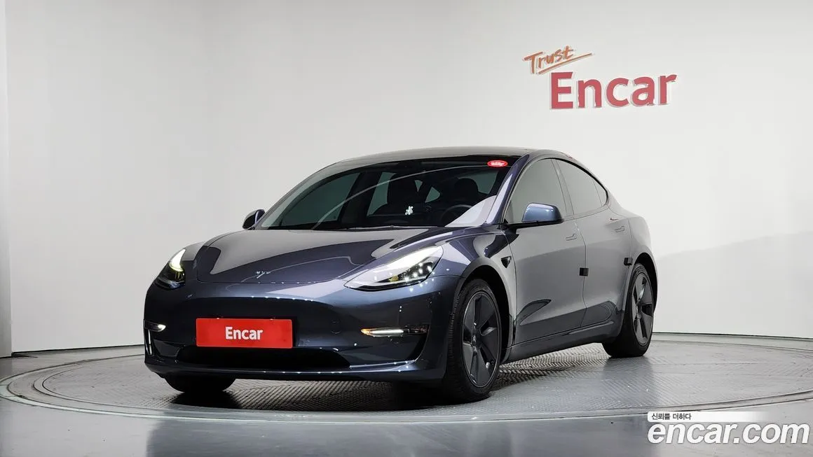 Tesla Model 3 — фото 1