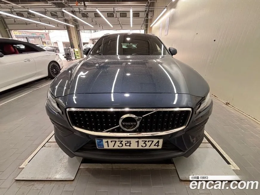 Volvo V60 2022 из KR, фото 2