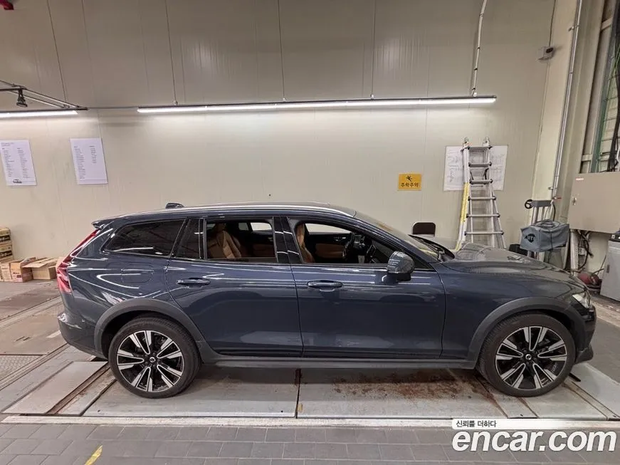Volvo V60 2022 из KR, фото 3