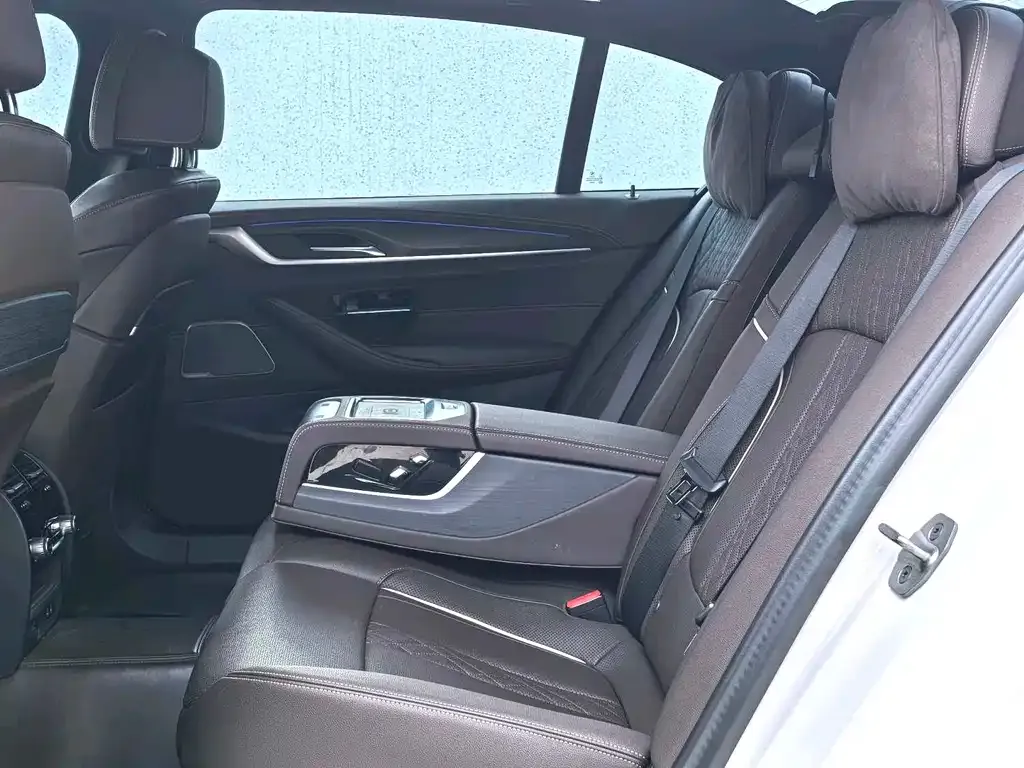 BMW 5 Series 2023 из CN, фото 2