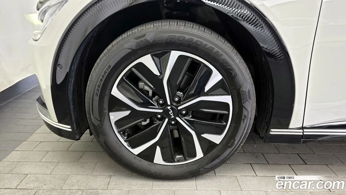 Kia EV6 — фото 10