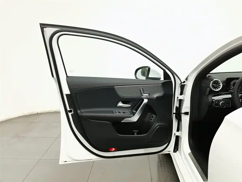 Mercedes-Benz A-Class 2024 из CN, фото 3