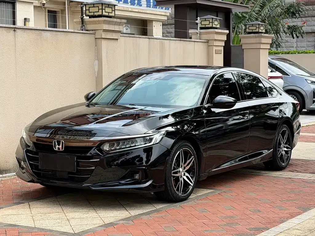 Honda Accord — фото 1