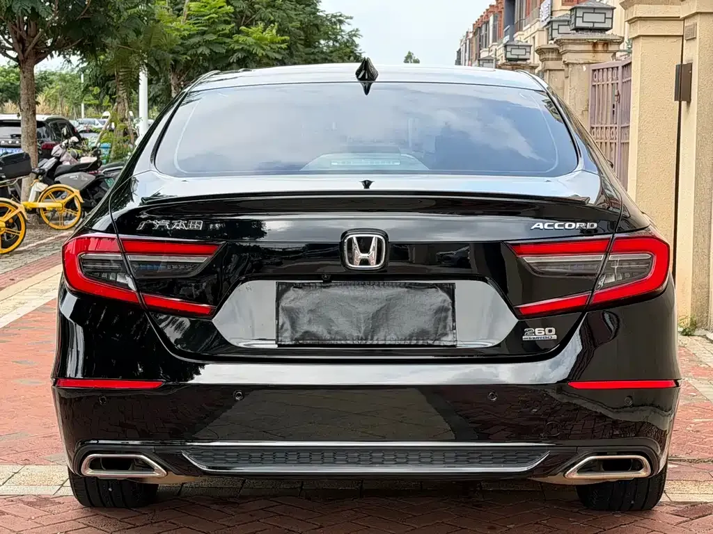 Honda Accord — фото 8
