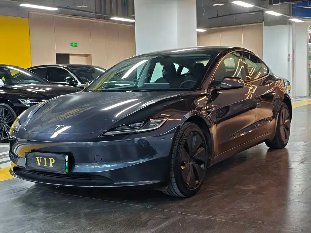 Tesla Model 3 — фото 1