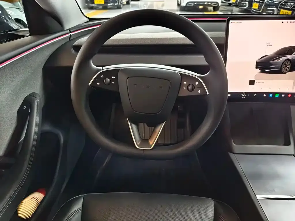 Tesla Model 3 — фото 5