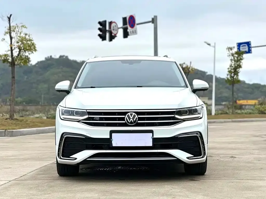 Volkswagen Tiguan L — фото 6