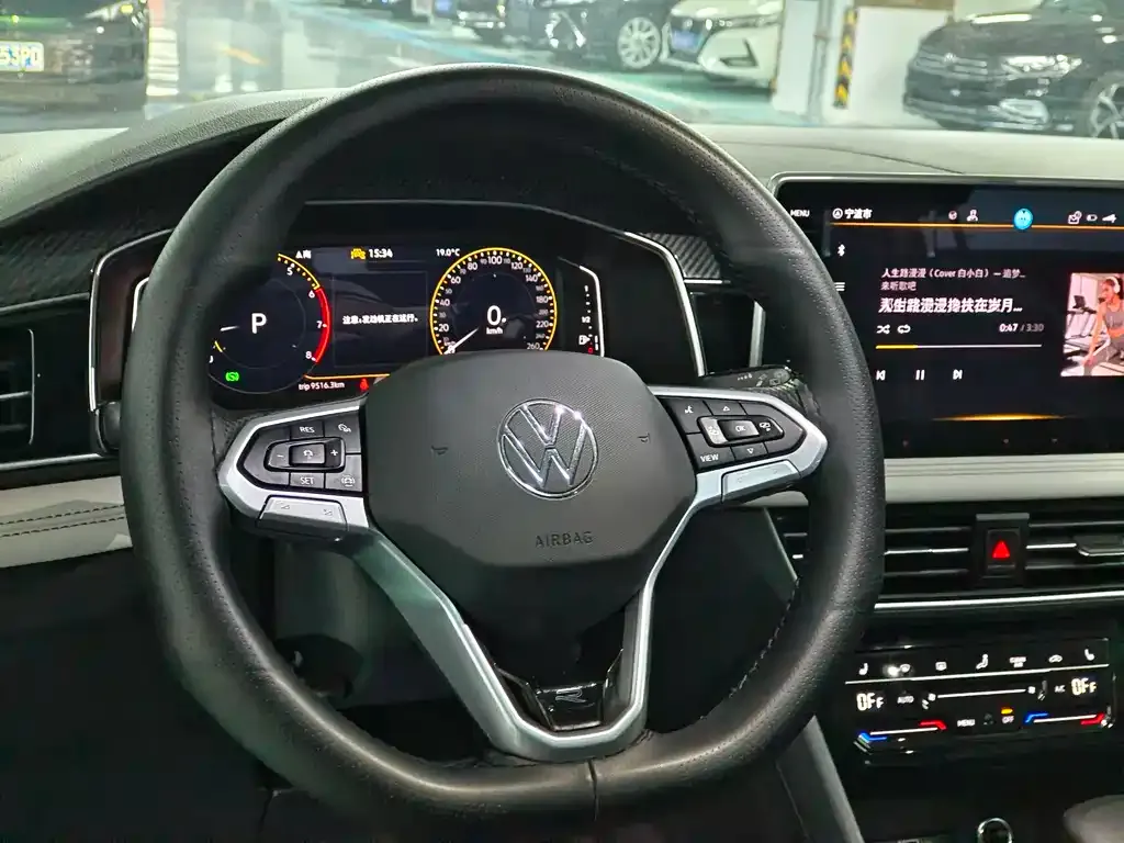 Volkswagen Tiguan L — фото 3
