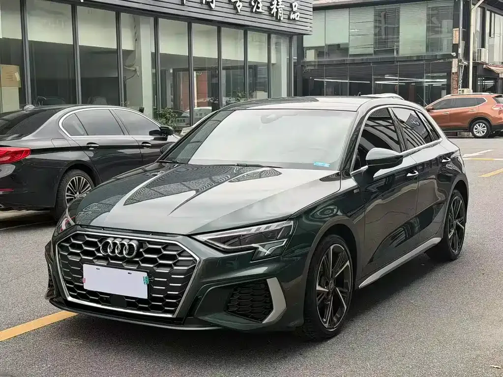 Audi A3 2023 из CN, фото 1