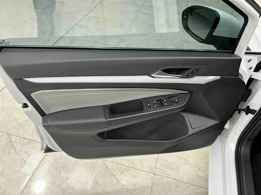 Volkswagen Golf 2022 из CN, фото 8