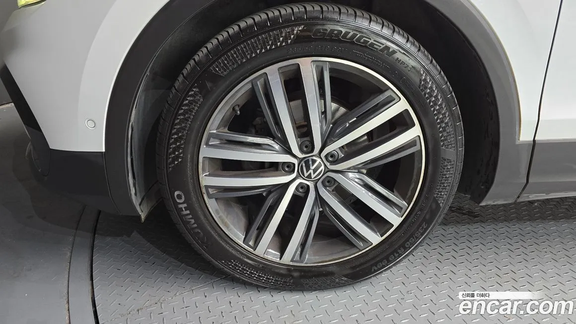 Volkswagen Tiguan — фото 9