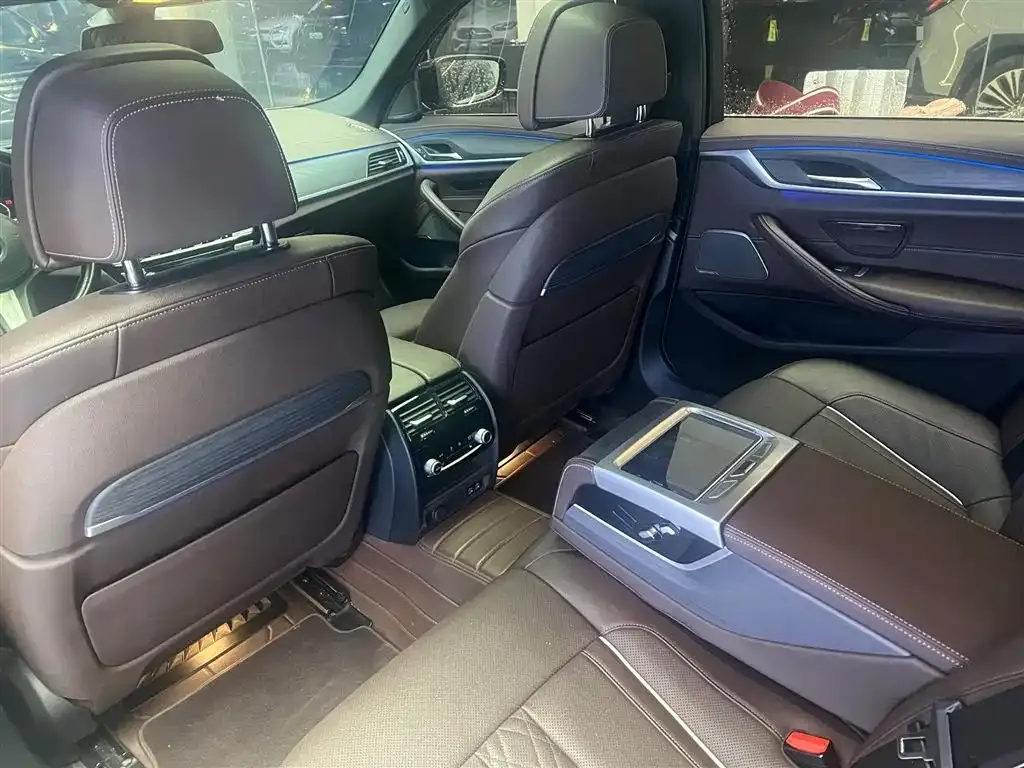 BMW 5 Series 2022 из CN, фото 4