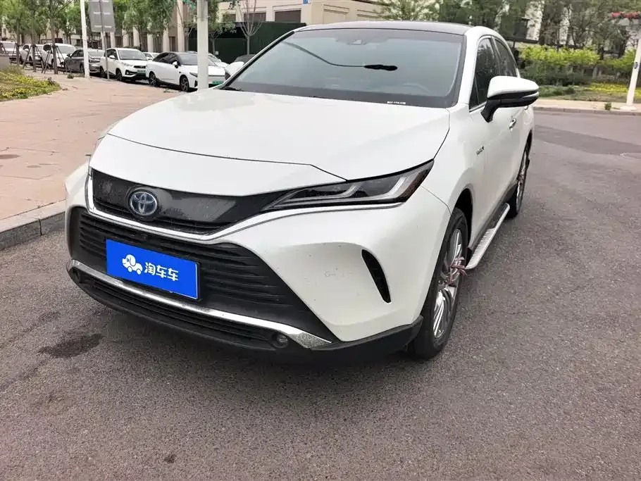 Toyota Harrier — фото 1