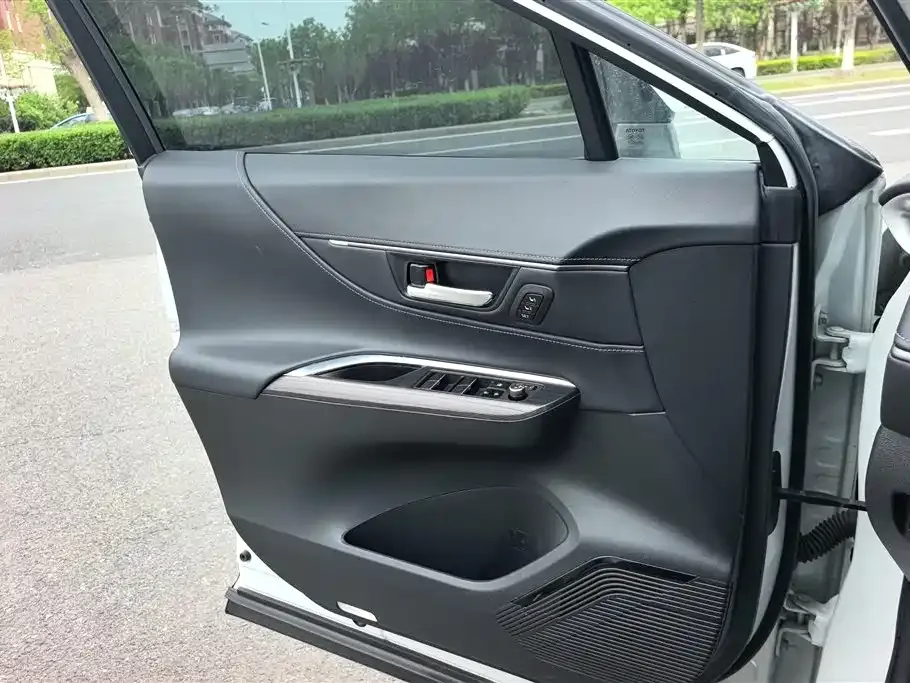 Toyota Harrier — фото 6