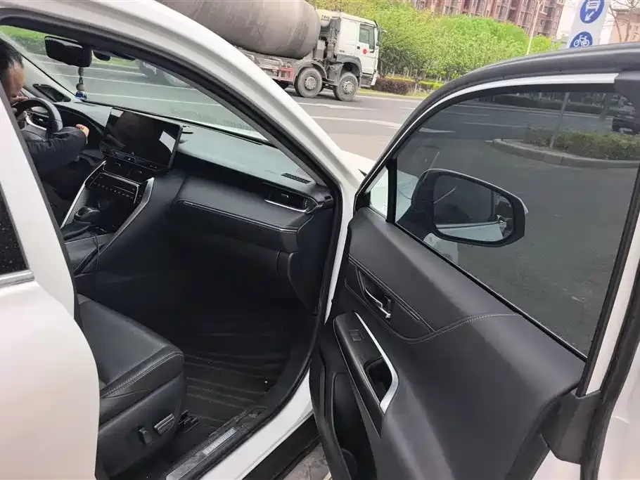 Toyota Harrier — фото 4