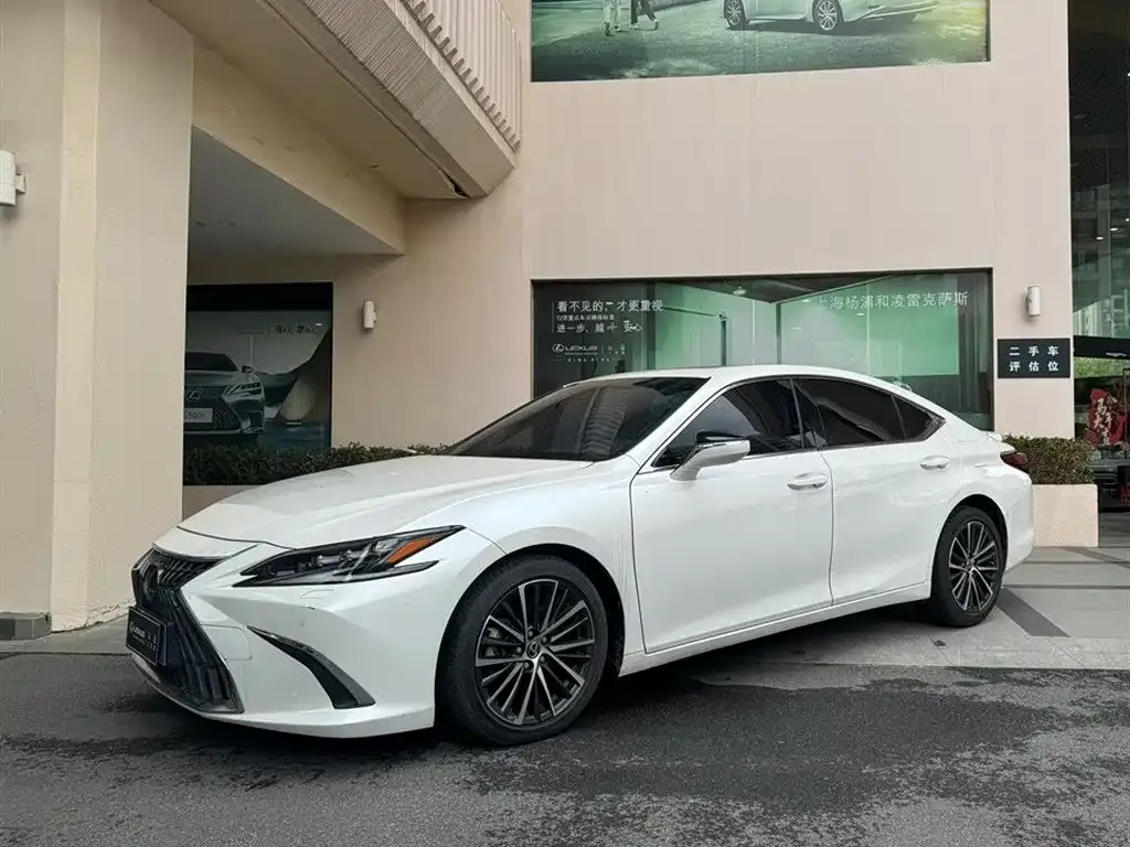 Lexus ES — фото 1