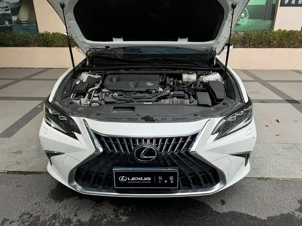 Lexus ES — фото 10