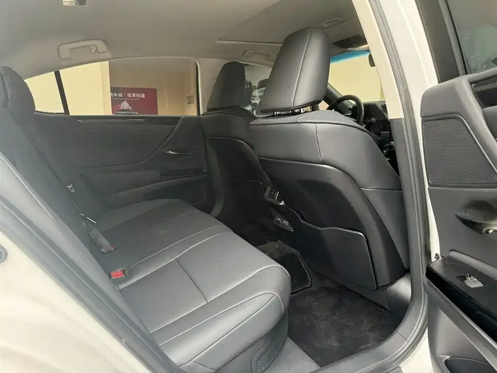 Lexus ES — фото 8