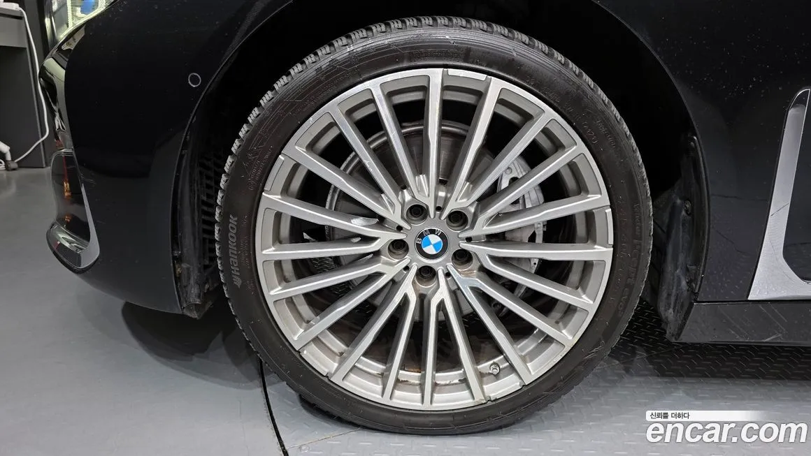 BMW 7-Series — фото 10