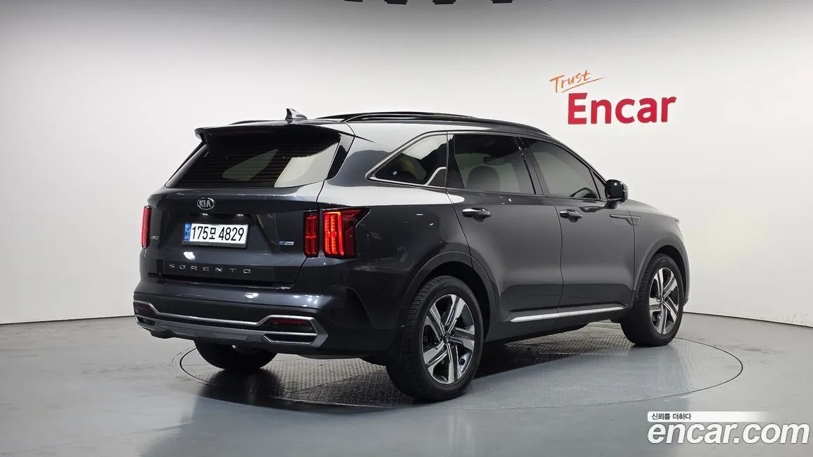 Kia Sorento — фото 9