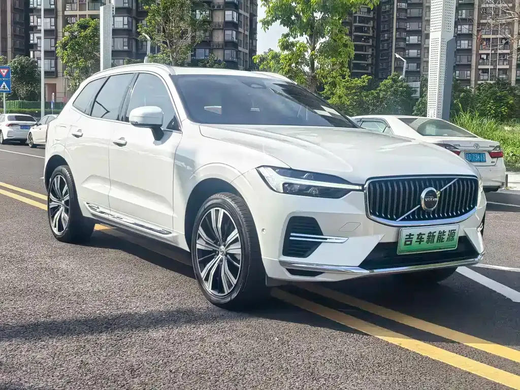 Volvo XC60 — фото 10