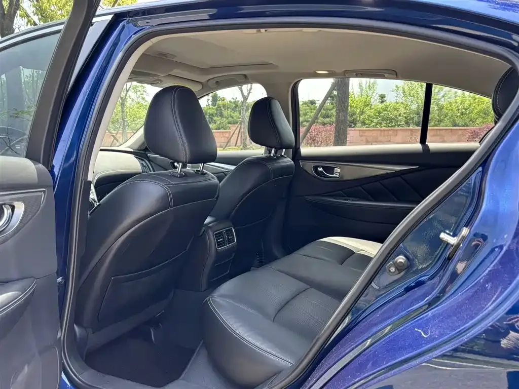 Infiniti Q50L 2021 из CN, фото 2