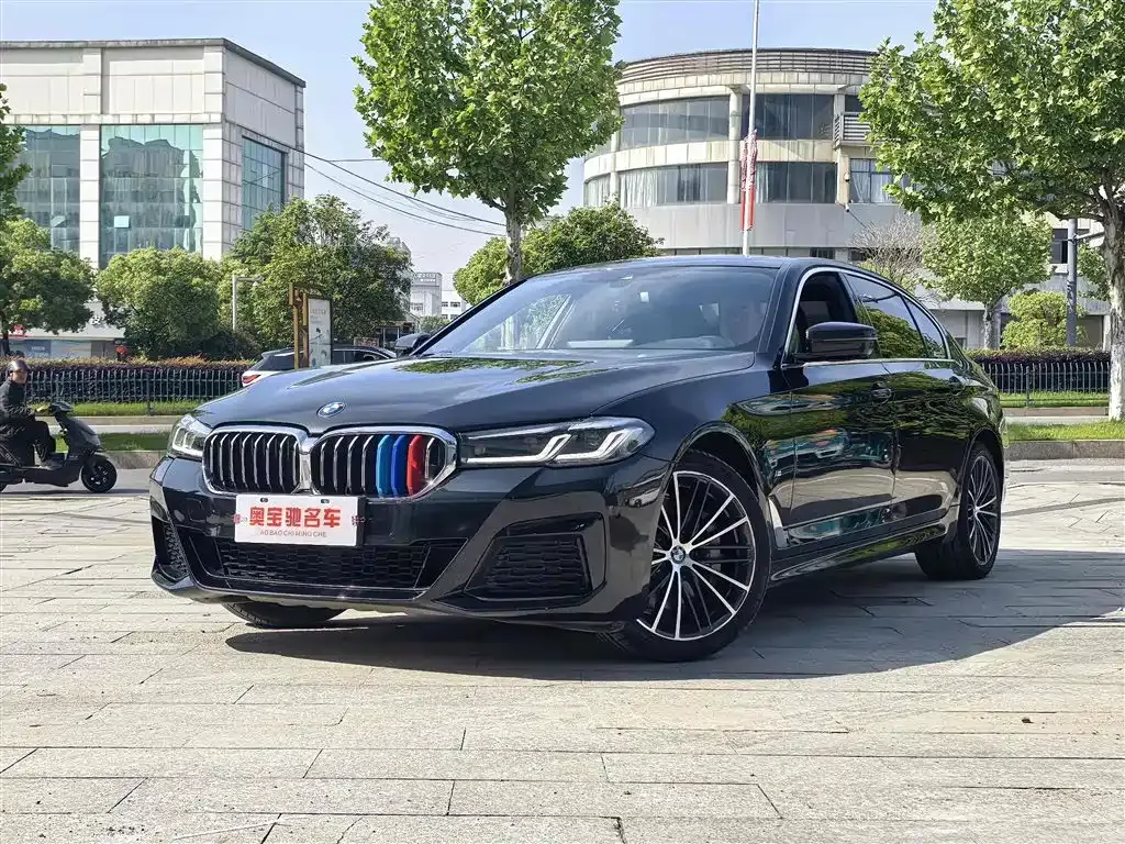 BMW 5 Series — фото 1