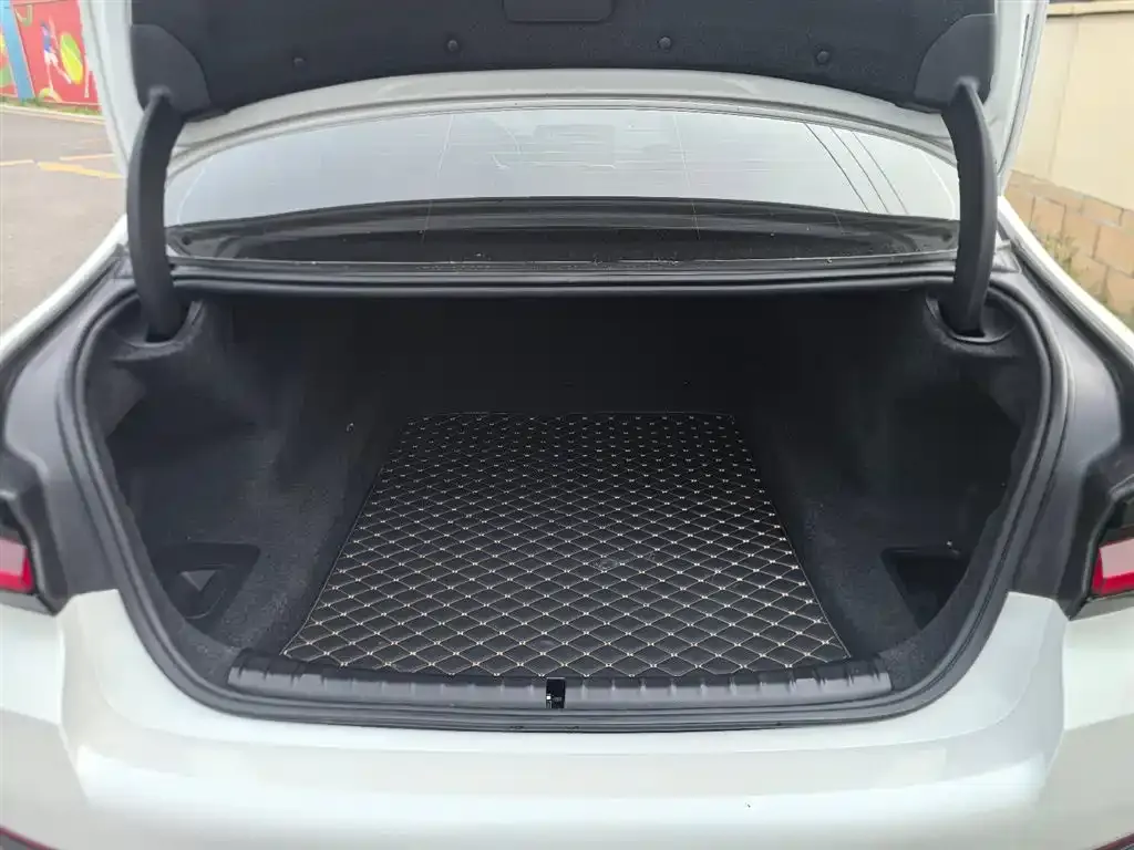 BMW 5 Series 2023 из CN, фото 2