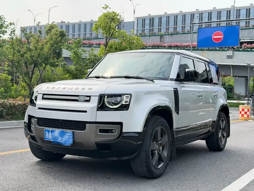 Land Rover Defender — фото 1