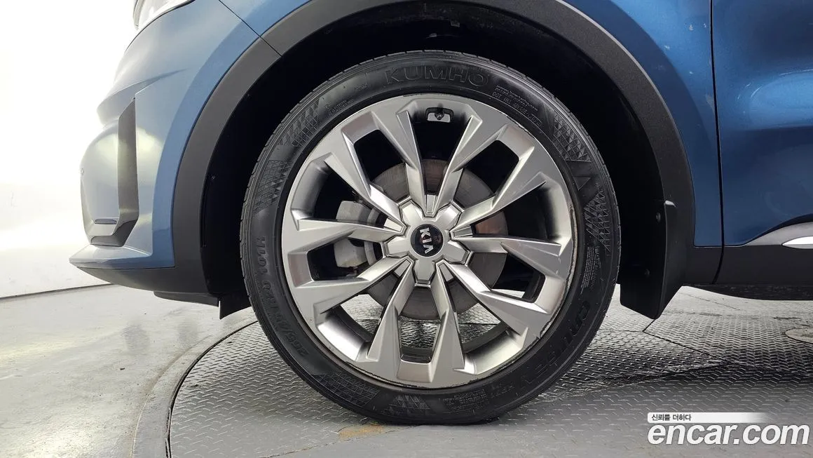Kia Sorento — фото 7