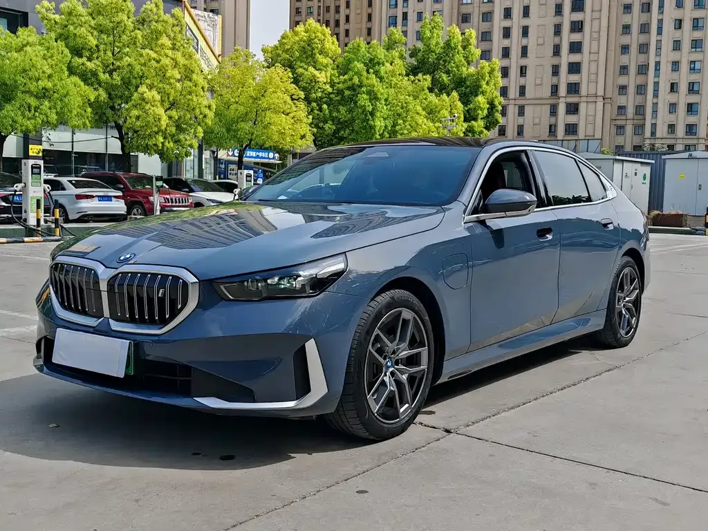 BMW i5