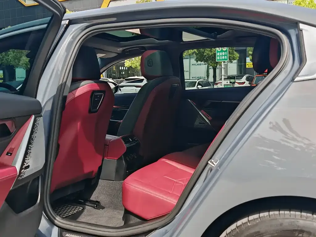 BMW i5 2024 из CN, фото 3