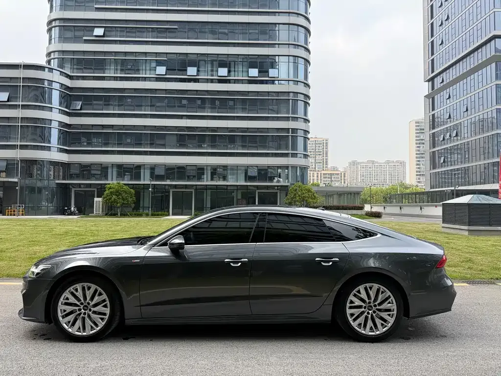 Audi A7 2021 из CN, фото 6