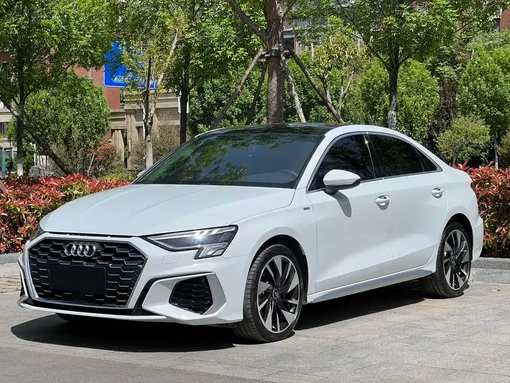 Audi A3 — фото 1