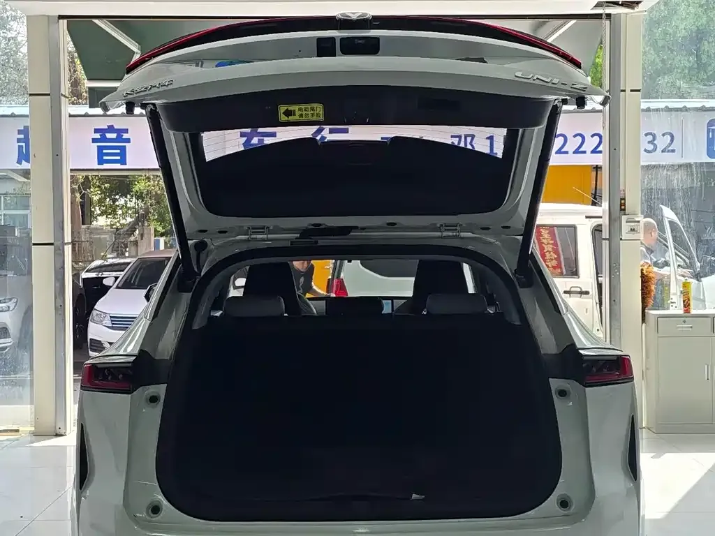 Changan UNI-Z 2025 из CN, фото 4