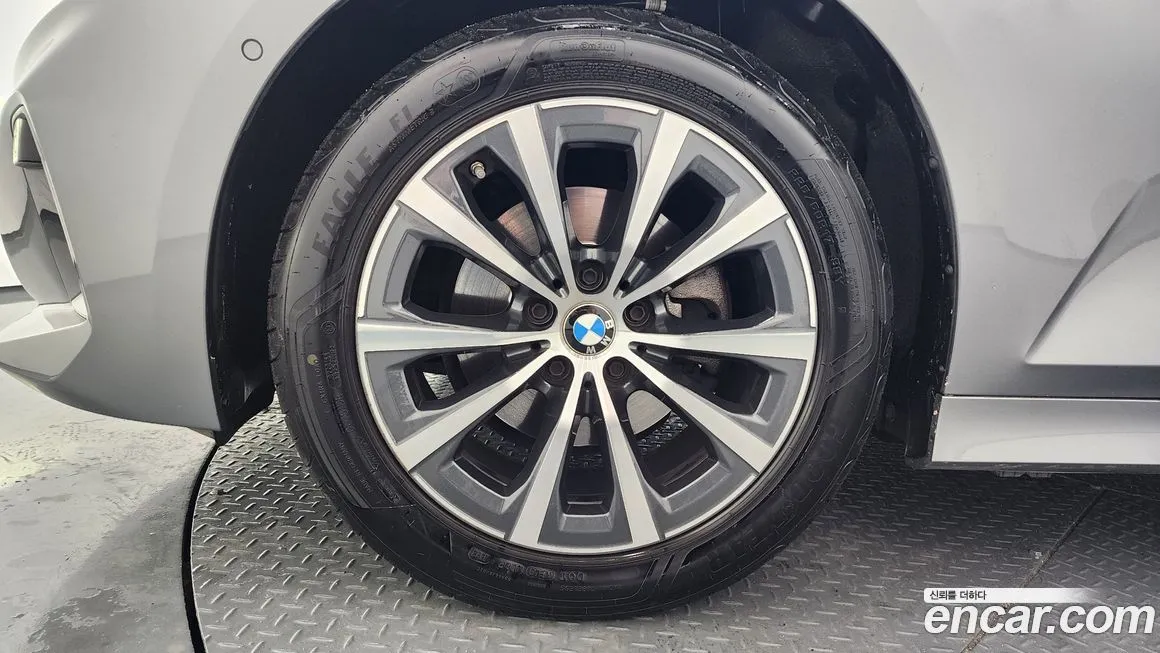 BMW 3-Series 2023 из KR, фото 10