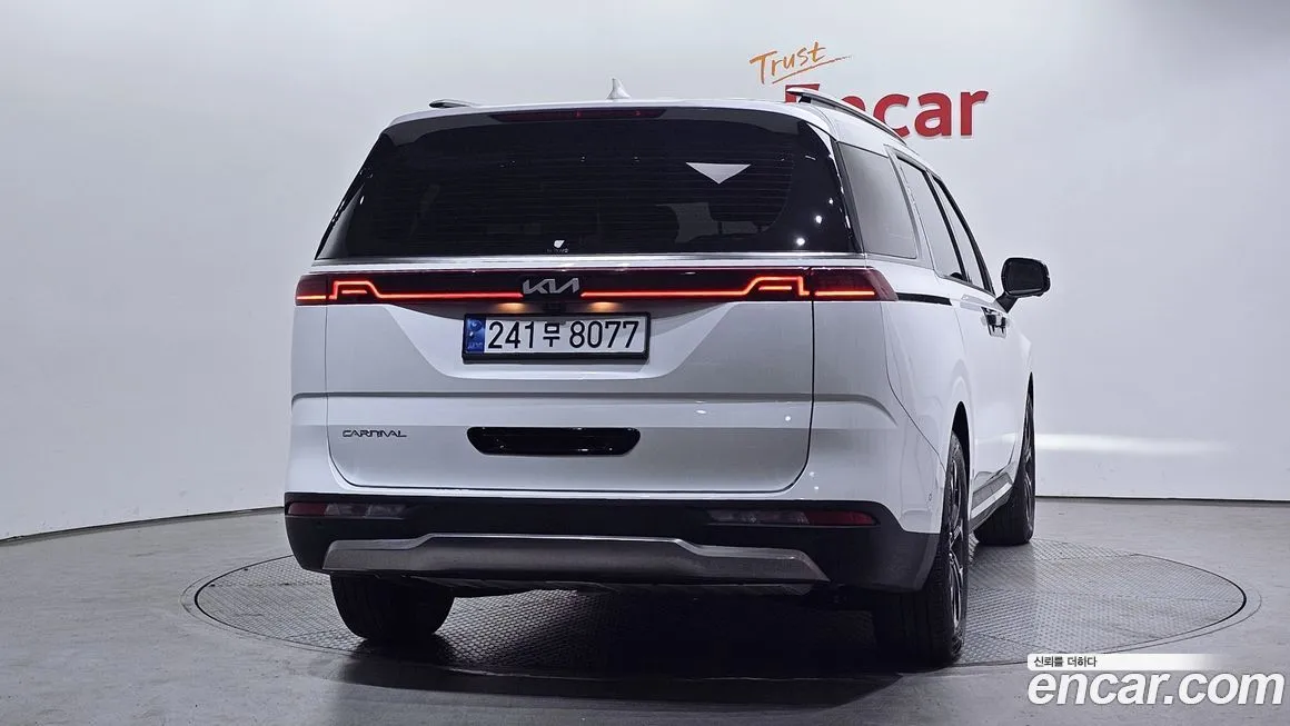 Kia Carnival — фото 4