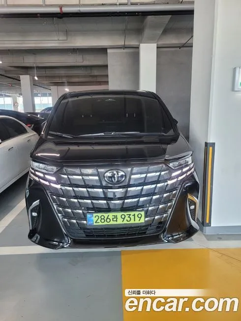 Toyota Alphard — фото 1
