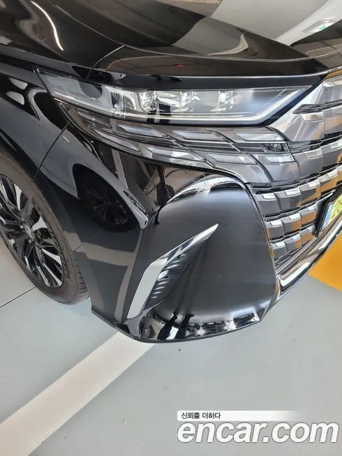 Toyota Alphard — фото 9