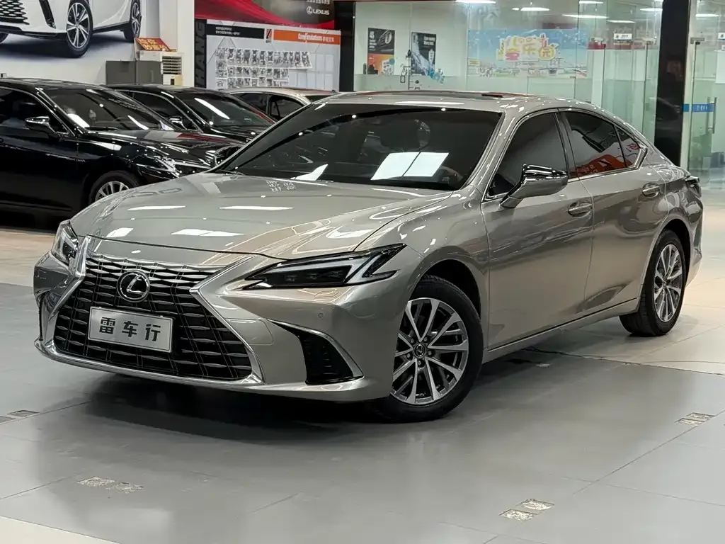 Lexus ES — фото 1
