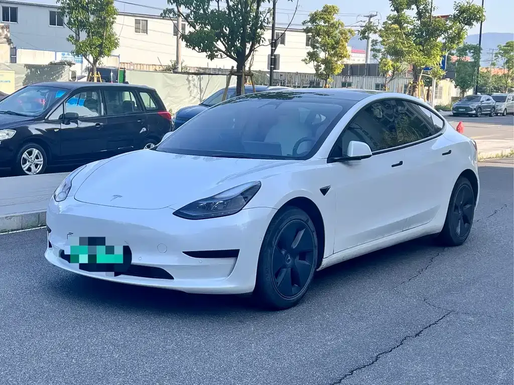 Tesla Model 3 — фото 1