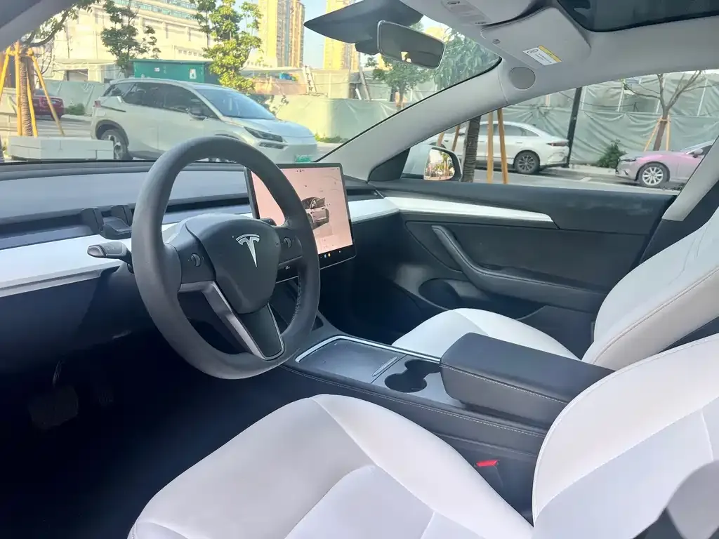 Tesla Model 3 — фото 5