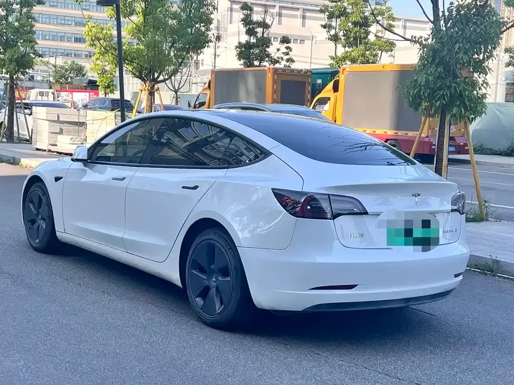 Tesla Model 3 — фото 10