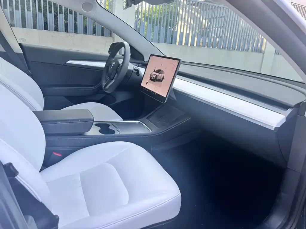 Tesla Model 3 — фото 3