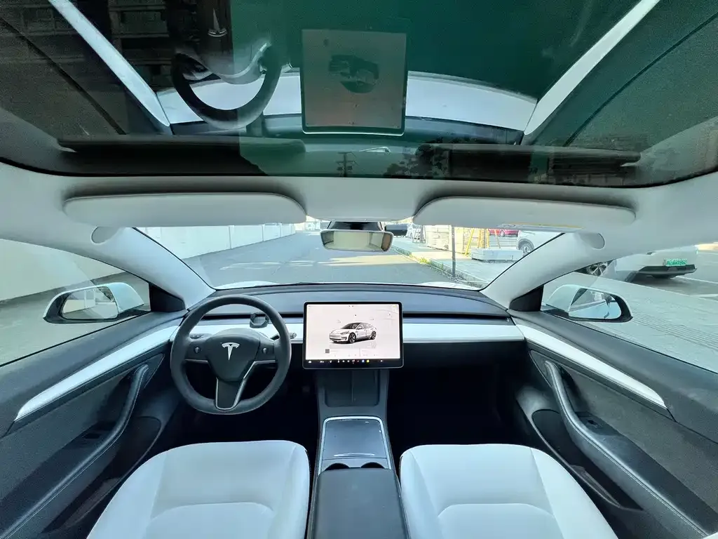 Tesla Model 3 — фото 4